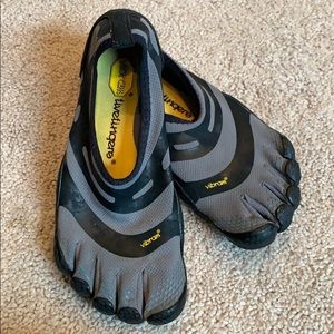 Vibram 5 finger toe shoes